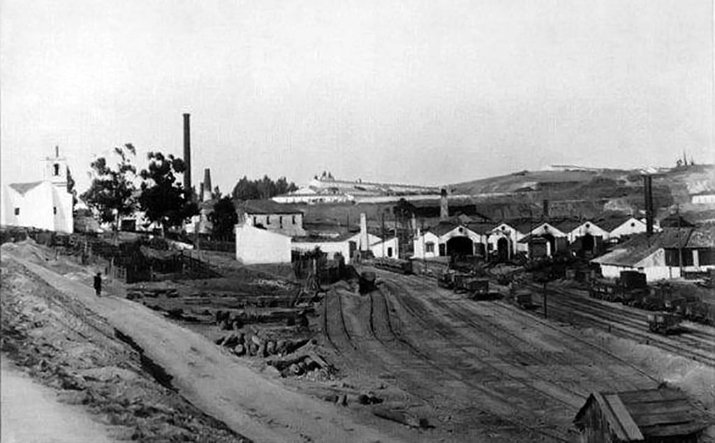 General view of São Domingos mine showing the locomotive sheds and police headquarters in 1924