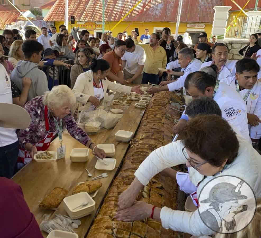 Cutting up the world largest paste 17th Paste Festival, Real del Monte